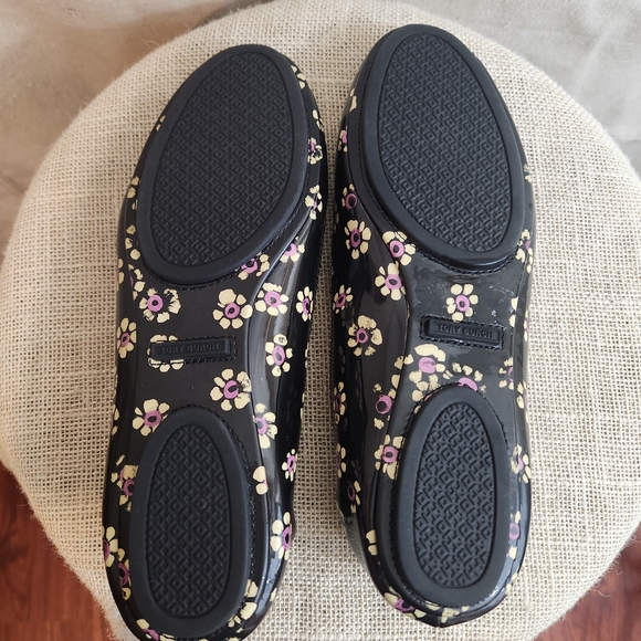 Tory Burch Reva Black Patent Leather Floral Print Flats - Picture 6 of 6